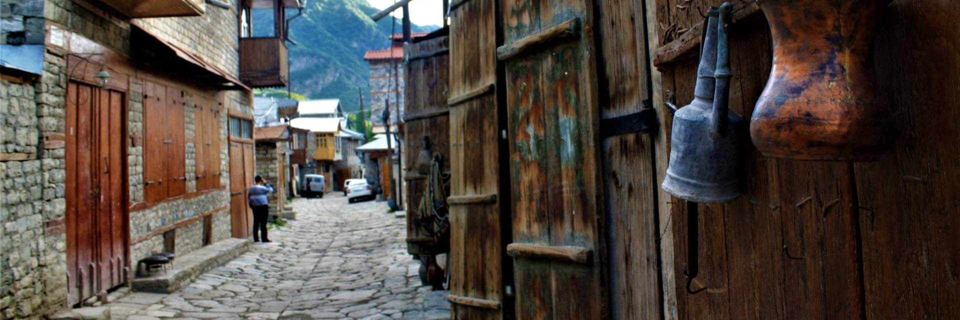 SHAMAKHI & LAHIJ TOUR VIP transfer luxury experience historic landmarks